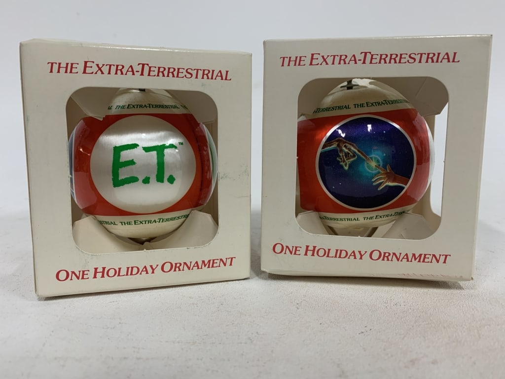 PAIR E.T. EXTRA TERRESTRIAL CHRISTMAS ORNAMENTS (1 of 2)