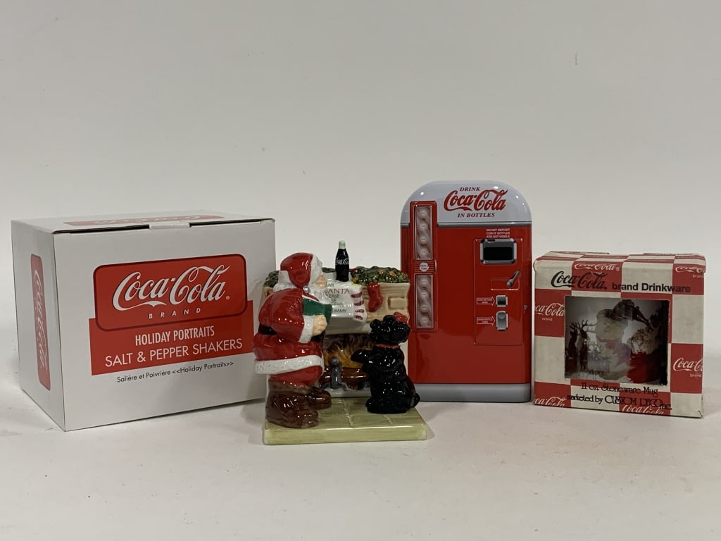 VINTAGE COCA COLA CHRISTMAS DECOR FIGURINES X 4 (1 of 2)