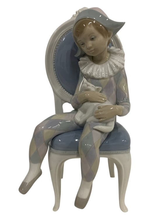 LLADRO GIRL WITH KITTYL PORCELAIN FIGURINE ON SEAT: - beautiful figurine by LLADRO - great condition By bidding on this listing, you understand and agree to be bound by the terms and conditions of DejaVu Auctions. * For local pick up or third party shi