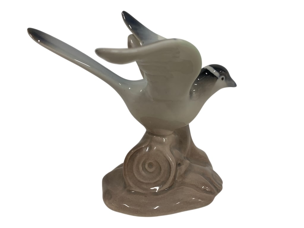 LLADRO MARKED NUMBERED BIRD BRANCH TAKING FLIGHT: - beautiful and rare piece - marked and numbered on the bottom - great condition By bidding on this listing, you understand and agree to be bound by the terms and conditions of DejaVu Auctions. * For