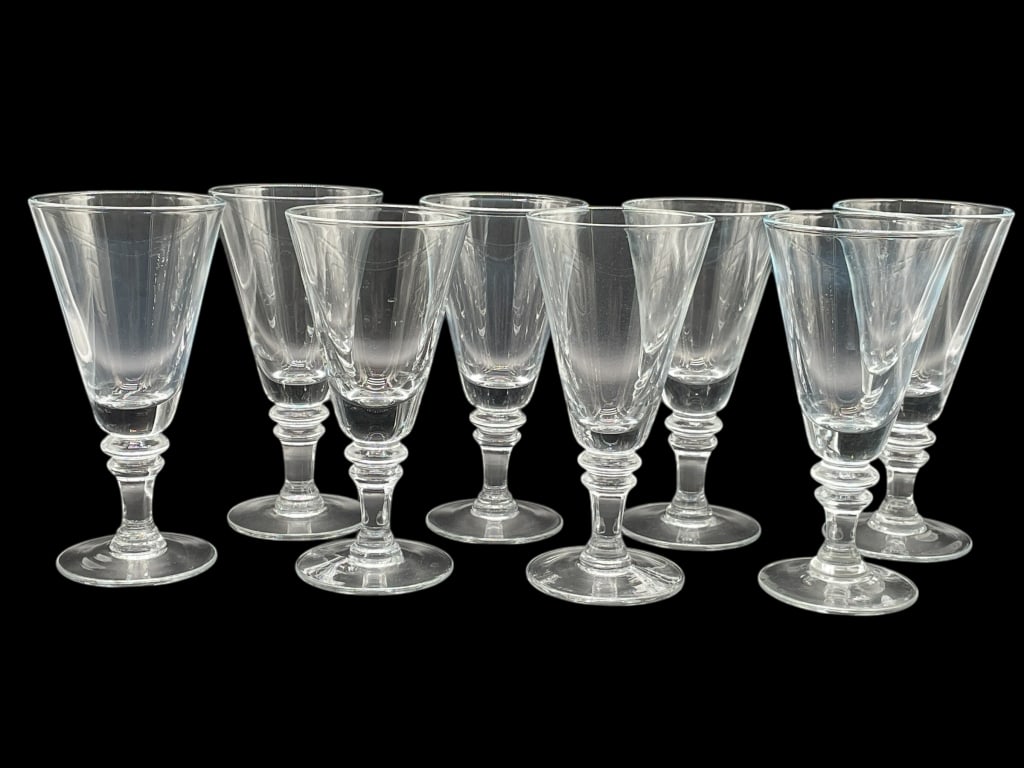 8 CLEAR GLASS STEMMED WATER OR WINE GOBLETS: 8 CLEAR GLASS STEMMED WATER OR WINE GOBLETS -VERY GOOD PRE OWNED CONDITION -SET OF 8 -APPROX 7.75" X 3.75" -GLASS GOBLETS FEATURING TALL, SLIGHTLY FLARED BOWLS AND CLASSIC BALUSTER STEMS, SUITABLE FOR