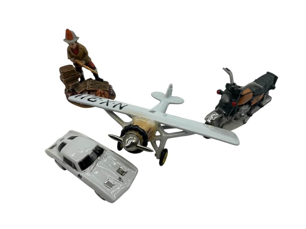 4 FAMOUS FIRSTS DECANTERS (1 of 9)