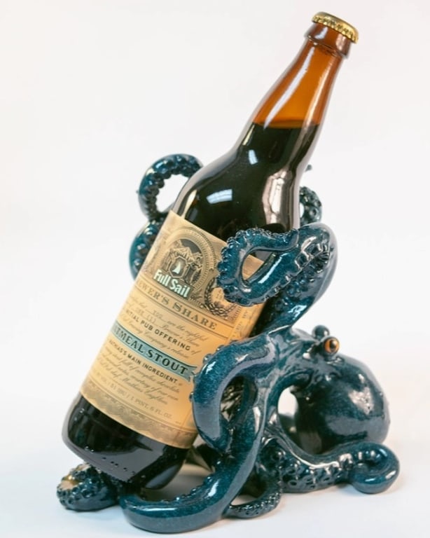 JAY STRONGWATER STYLE OCTOPUS WINE HOLDER: JAY STRONGWATER STYLE OCTOPUS WINE HOLDER BLUE GLAZED CERAMIC OCTOPUS WINE OR BEER BOTTLE HOLDER – THIS WHIMSICAL AND FUNCTIONAL PIECE FEATURES A DEEP SEA BLUE GLAZED CERAMIC OCTOPUS DESIGNED TO SEC