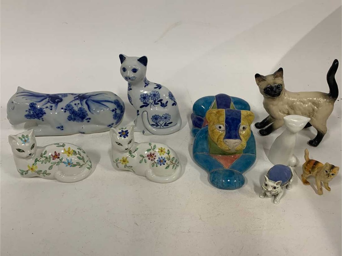 LOT OF 9 KITTIES CATS SITTING LAYING FIGURINES LOT (1 of 3)