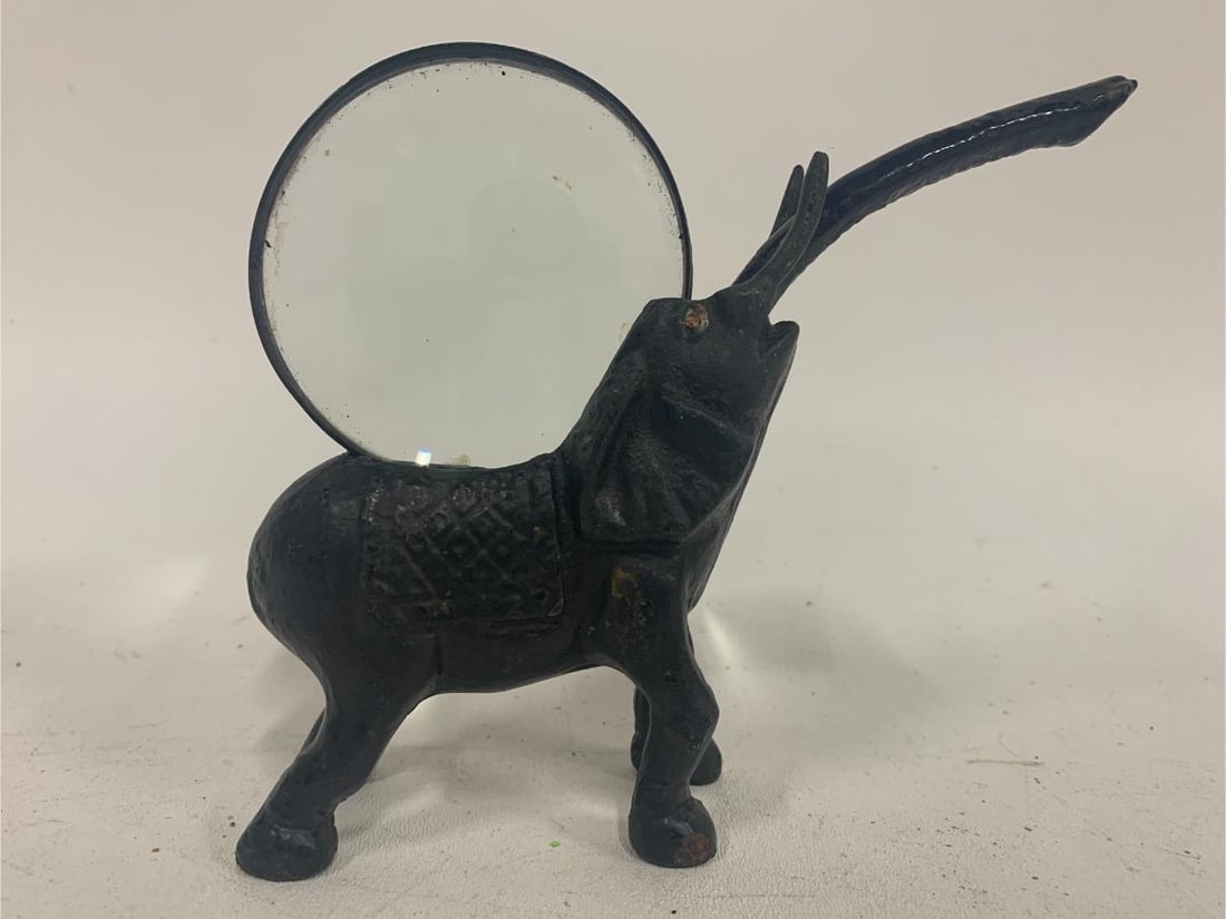 VTG CAST IRON ELEPHANT HOLDING MAGNIFYING GLASS (1 of 4)