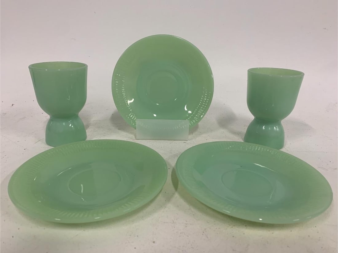 LOT OF 5 PCS JADEITE GLASS SAUCERS & CUPS DISHES (1 of 4)