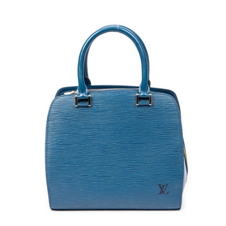 LOUIS VUITTON PONT-NEUF BLUE EPI GOLDEN BRASS: Louis Vuitton Pont-Neuf Blue Epi Golden Brass * COLOR: Blue * PRODUCTION CODE: Blue * INCLUDED: None 24*22*10cm * CONDITION: A * (3cm = 1inch approximately) * Luxury bags are kept offsite for security
