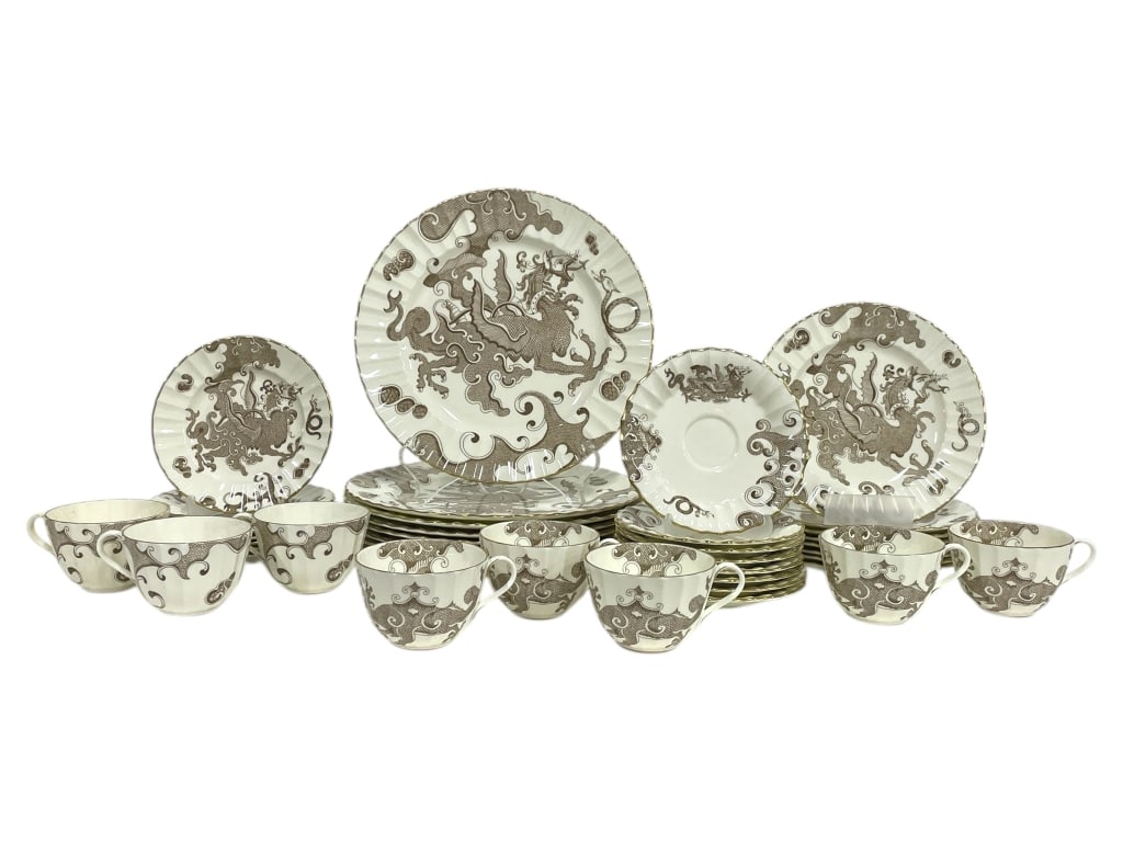 ROYAL WORCESTER DRAGON SORREL DINNERWARE SET 40PCS: ROYAL WORCESTER FINE BONE CHINA DRAGON SORREL DINNERWARE SET 40 PCS -Very good pre owned condition -Set includes: 8 teacups 8 saucers 5.5" 8 plates 6" 8 plates 8" 8 plates 10.5" -The bold mythological