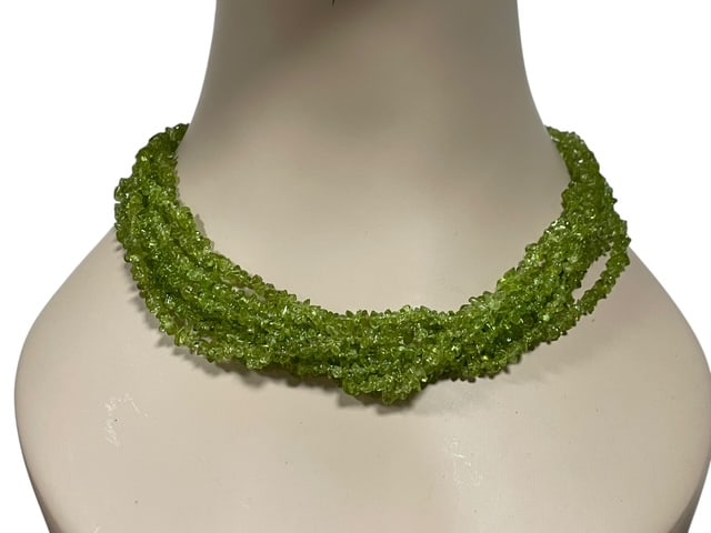 VTG KENNETH JAY LANE COUTURE COLL PERIDOT CHOKER: VINTAGE KENNETH JAY LANE COUTURE COLLECTION - beautiful peridot stone pieces clustered in a gorgeous collar - choker length necklace - goldtone clasp - KJL tag attached at the clasp - NEW condition By