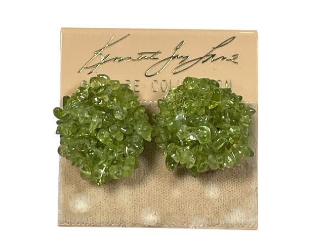 VTG KENNETH JAY LANE COUTURE PERIDOT CLIP EARRINGS: KENNETH JAY LANE COUTURE PERIDOT CLIP EARRINGS - beatufiul chips of peridot clustered in circles - goldtone hardware - NEW condition - from the COUTURE COLLECTION KJL msn By bidding on this listing, y