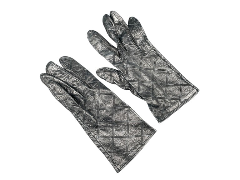 CHANEL BLACK QUILTED LEATHER GLOVES SZ 7 (1 of 4)