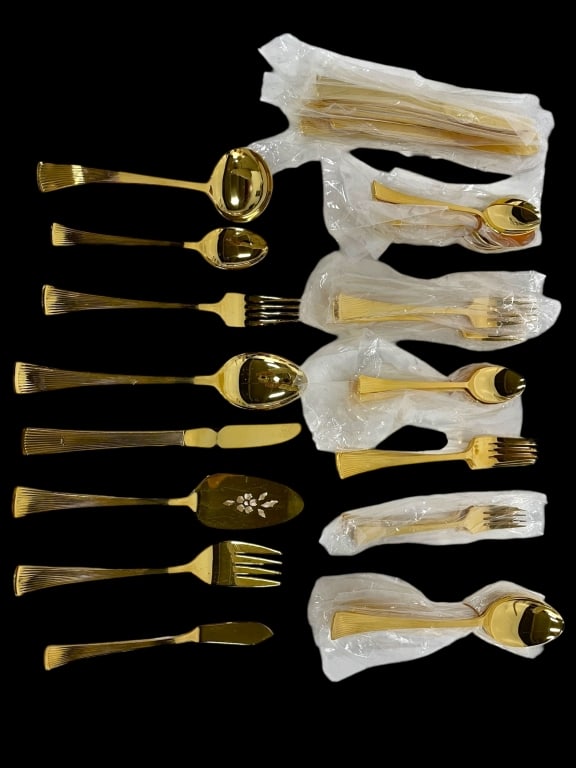 VINTAGE DECO STYLE GOLD FLATWARE SET SERVICE FOR 8 (1 of 7)