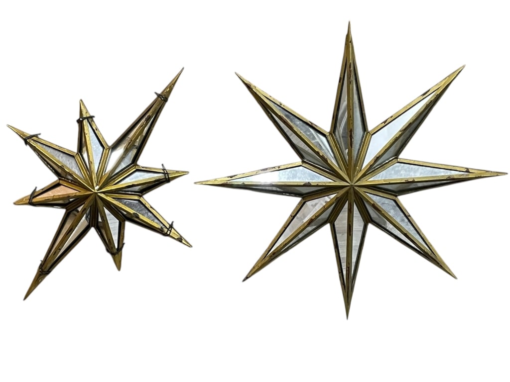 POTTERY BARN DECORATIVE SMALL MIRROR SET IN BOX: POTTERY BARN DECORATIVE SMALL MIRROR SET DECORATIVE POTTERY BARN STAR MIRRORS – PAIR -Offered is a striking pair of Pottery Barn decorative star mirrors, each crafted with antiqued mirrored glass pa
