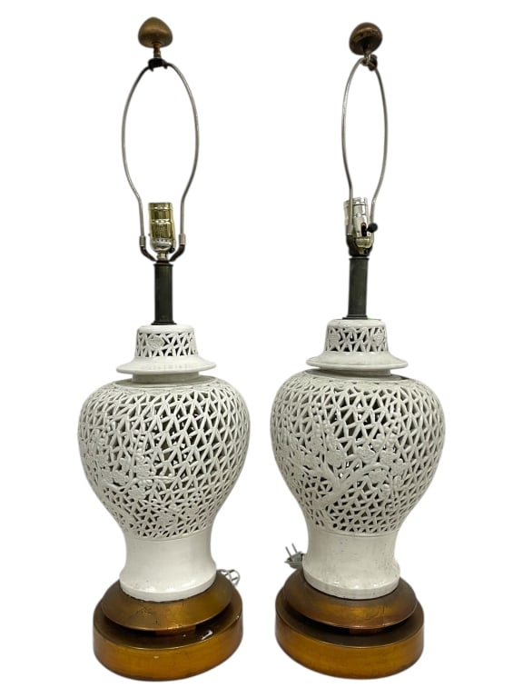 PAIR OF WHITE RETICULATED PORCELAIN LAMPS 32": PAIR OF VINTAGE WHITE RETICULATED PORCELAIN LAMPS -Very good pre owned condition, untested -Approx 32"h x 9"w -This lovely pair of vintage table lamps features beautifully reticulated white porcelain