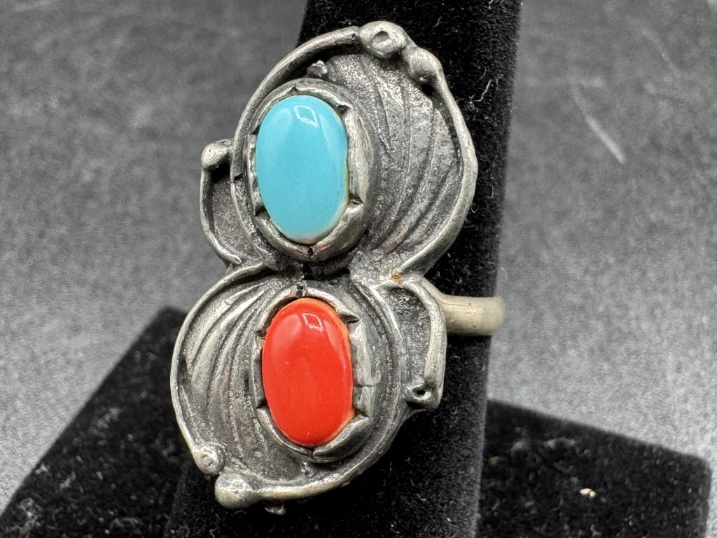 NAVAJO STYLE SILVER TURQUOISE & CORAL RING SZ 7.5 (1 of 4)