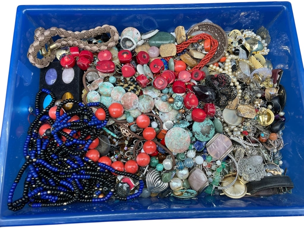 LARGE MIXED LOT BROKEN COSTUME JEWELRY COLLECTION (1 of 3)