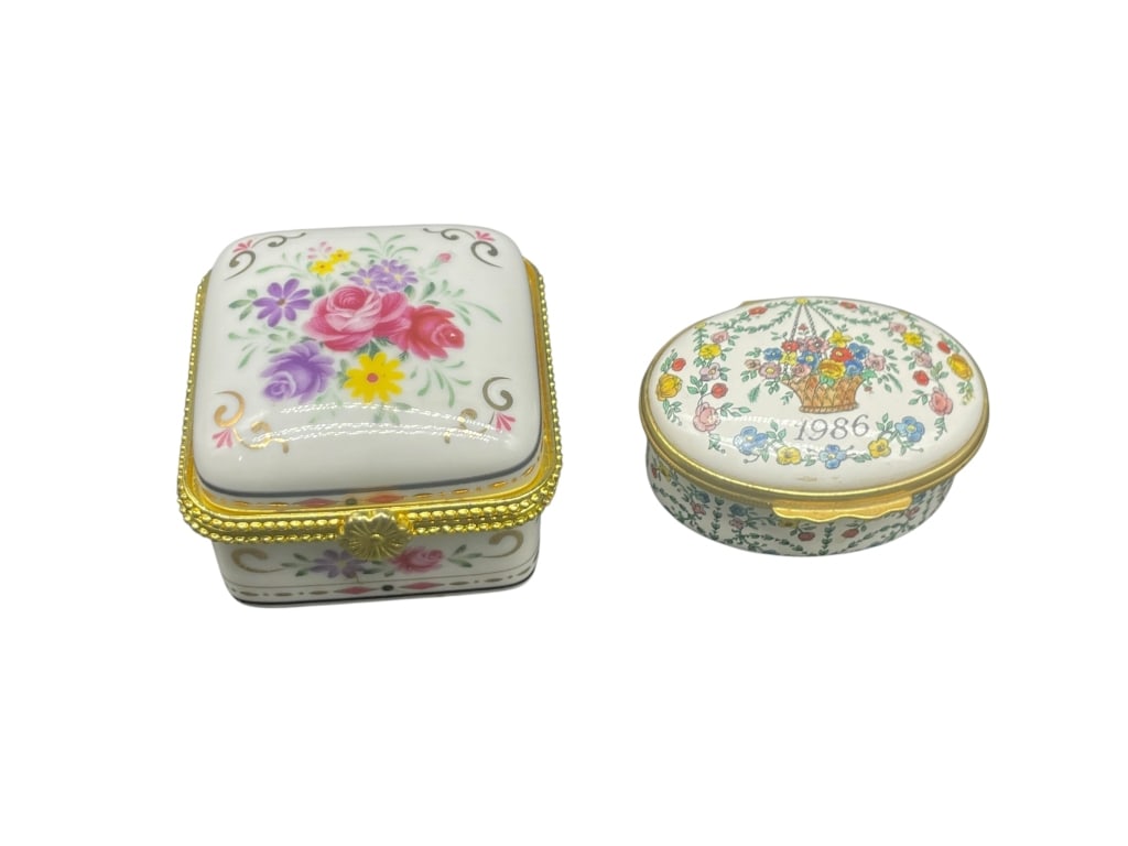 LOT OF 2 LIMOGE STYLE TRINKET BOXES HALCYON DAYS: - 2 PORCELAIN TRINKET BOXES - one is from Halcyon Days from England - the other is unmarked on the bottom - one does not open Limoge style it just lifts off the lid see pix - both in new not used cond