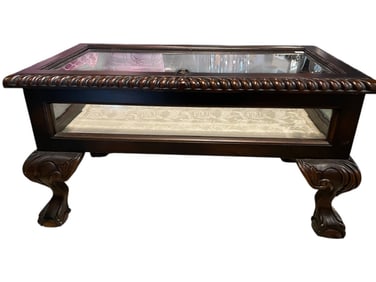 REGENCY STYLE MAHOGANY WOOD DISPLAY TABLE 35"