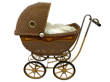 ANTIQUE VICTORIAN WICKER BABY CARRIAGE / PRAM