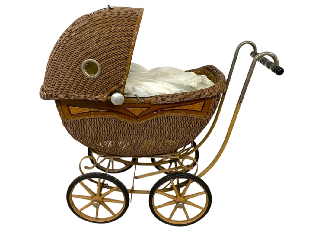 ANTIQUE VICTORIAN WICKER BABY CARRIAGE / PRAM (1 of 8)