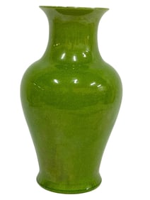 CHINESE GREEN CRACKLE-GLAZE VASE