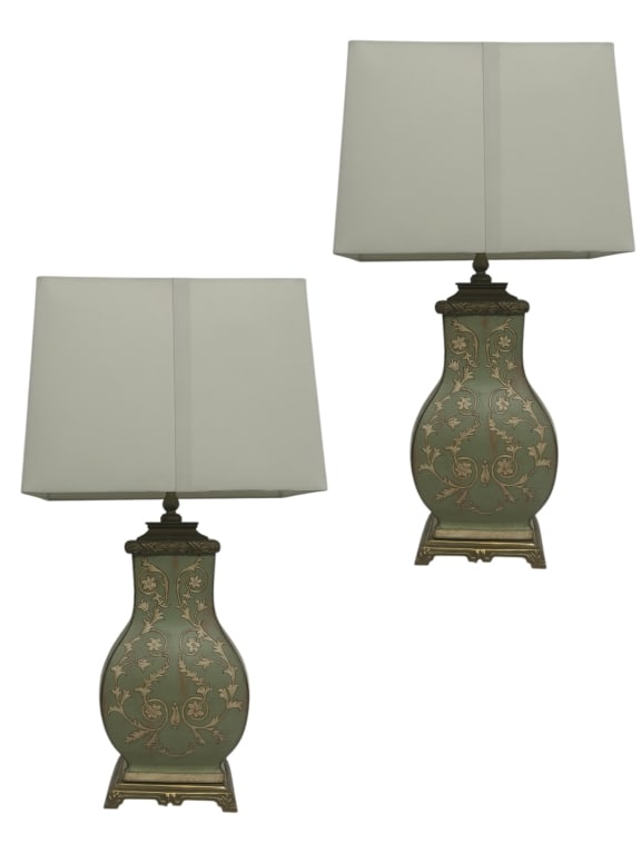PAIR OF DECORATIVE VASE-FORM TABLE LAMPS 29" (1 of 2)