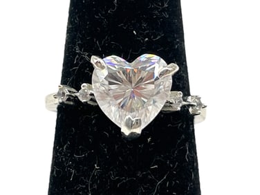 HEART-SHAPED MOISSANITE & STERLING RING 2G SZ 7