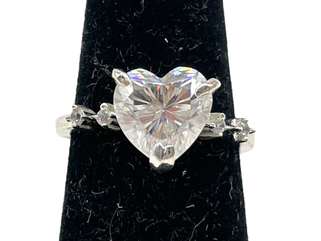 HEART-SHAPED MOISSANITE & STERLING RING 2G SZ 7 (1 of 5)
