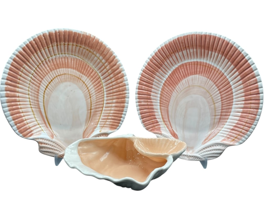 FITZ & FLOYD SHELL-FORM PLATES W BREWSTER DISH: FITZ & FLOYD SHELL-FORM PLATES WITH BREWSTER CERAMICS CAPE COD SHELL DISH -A lovely coastal-inspired trio including two Fitz & Floyd shell-form plates marked FF and measuring approximately 10", featur