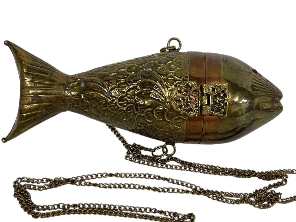 VINTAGE BRASS AND COPPER FISH PURSE (1 of 6)