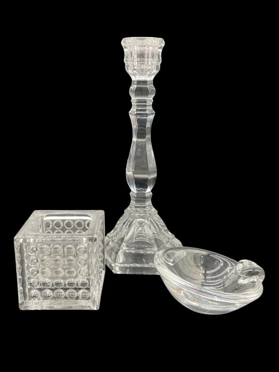 TIFFANY & CO., STEUBEN, VILLEROY & BOCH LOT: TIFFANY & CO., STEUBEN, AND VILLEROY & BOCH CRYSTAL LOT -Very good pre owned condition -3 pieces -Tiffany & Co. candlestick, Steuben bowl, and Villeroy & Boch votive candle holder -JA 120825 #tiffanya