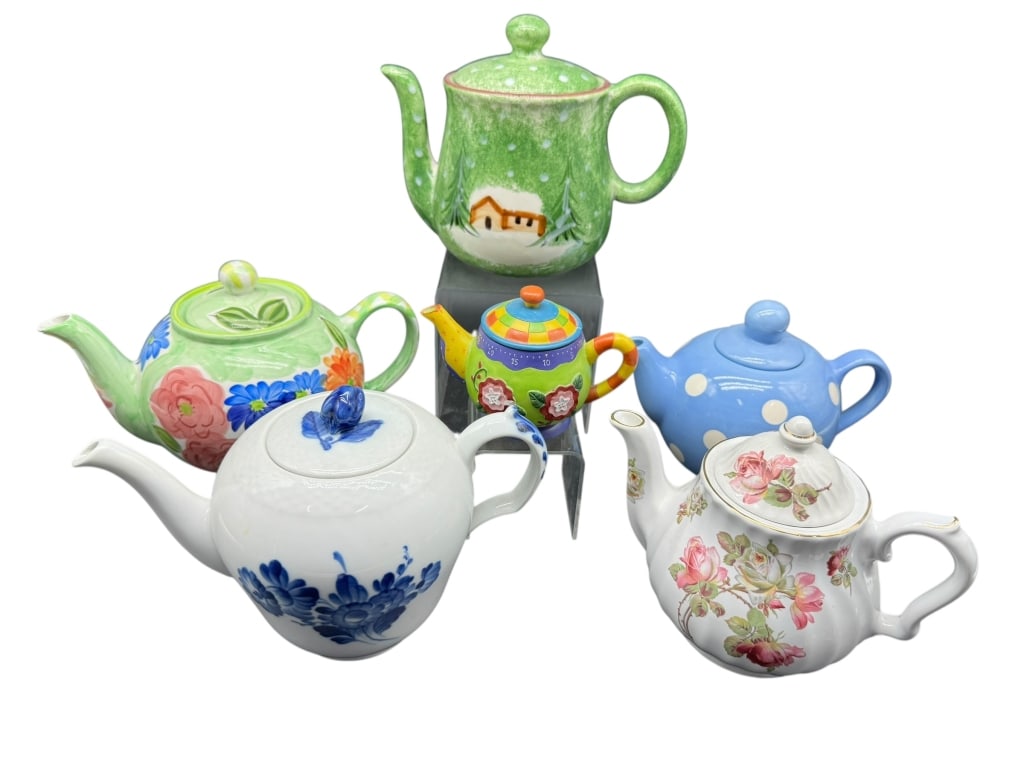 MIXED DECORATIVE TEAPOT COLLECTION (1 of 3)
