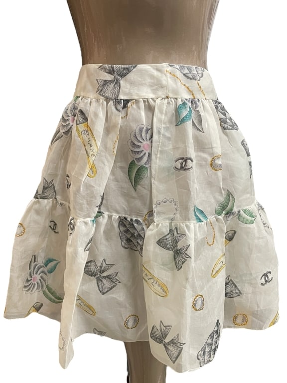 CHANEL BOUTIQUE WHITE SILK LOGO PRINT APRON SZ 38 (1 of 3)