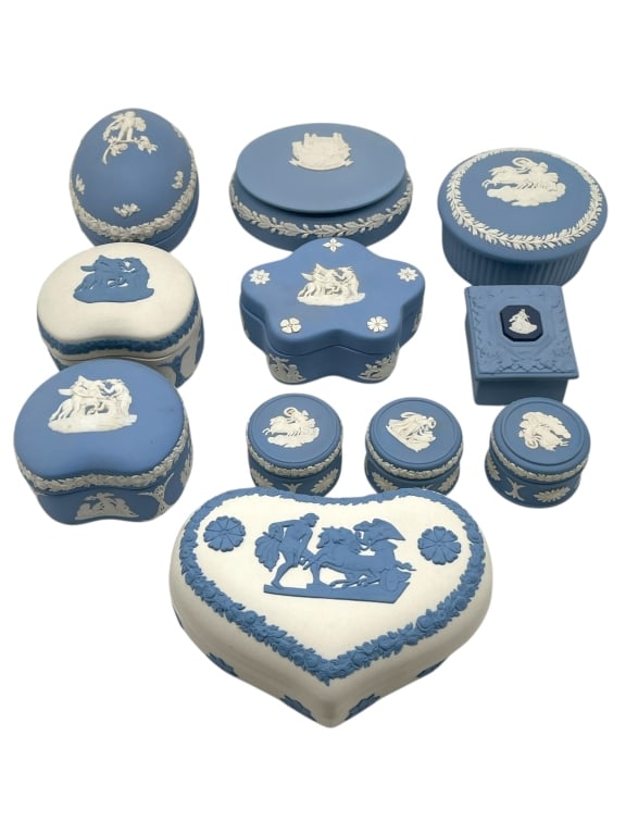 11 BLUE & WHITE WEDGWOOD JASPERWARE TRINKET BOXES: 11 BLUE AND WHITE WEDGWOOD JASPERWARE TRINKET BOXES -Very good pre owned condition -11 trinket boxes with lids -This charming collection features a coordinated group of blue and white jasperware lidde