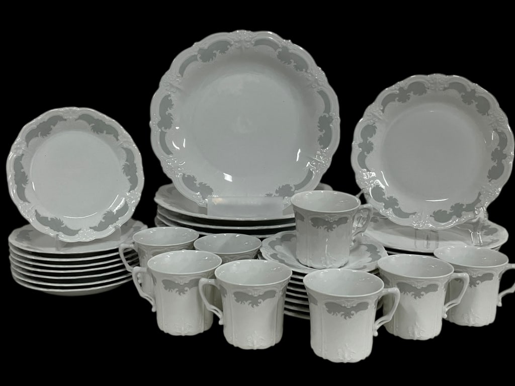 40 PC TIRSCHENREUTH BARONESS DINNERWARE SET SRV 8: TIRSCHENREUTH “BARONESS” GERMANY 40-PIECE PORCELAIN DINNERWARE SET -Beautiful Tirschenreuth Germany “Baroness” pattern service for eight, featuring 8 dinner plates, 8 salad plates, 8 d