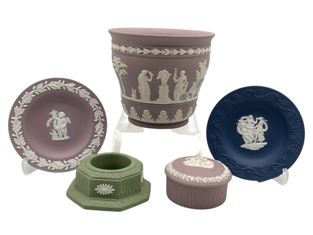 WEDGWOOD JASPERWARE DECORATIVE GROUP 5 PIECES (1 of 5)