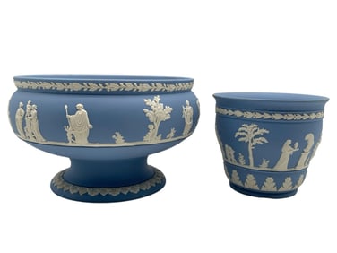 WEDGWOOD BLUE JASPERWARE PEDESTAL BOWL & PLANTER