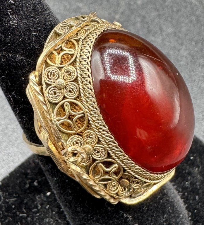 GOLD-TONE FILIGREE RING W RED GLASS CABOCHON SZ6 (1 of 4)