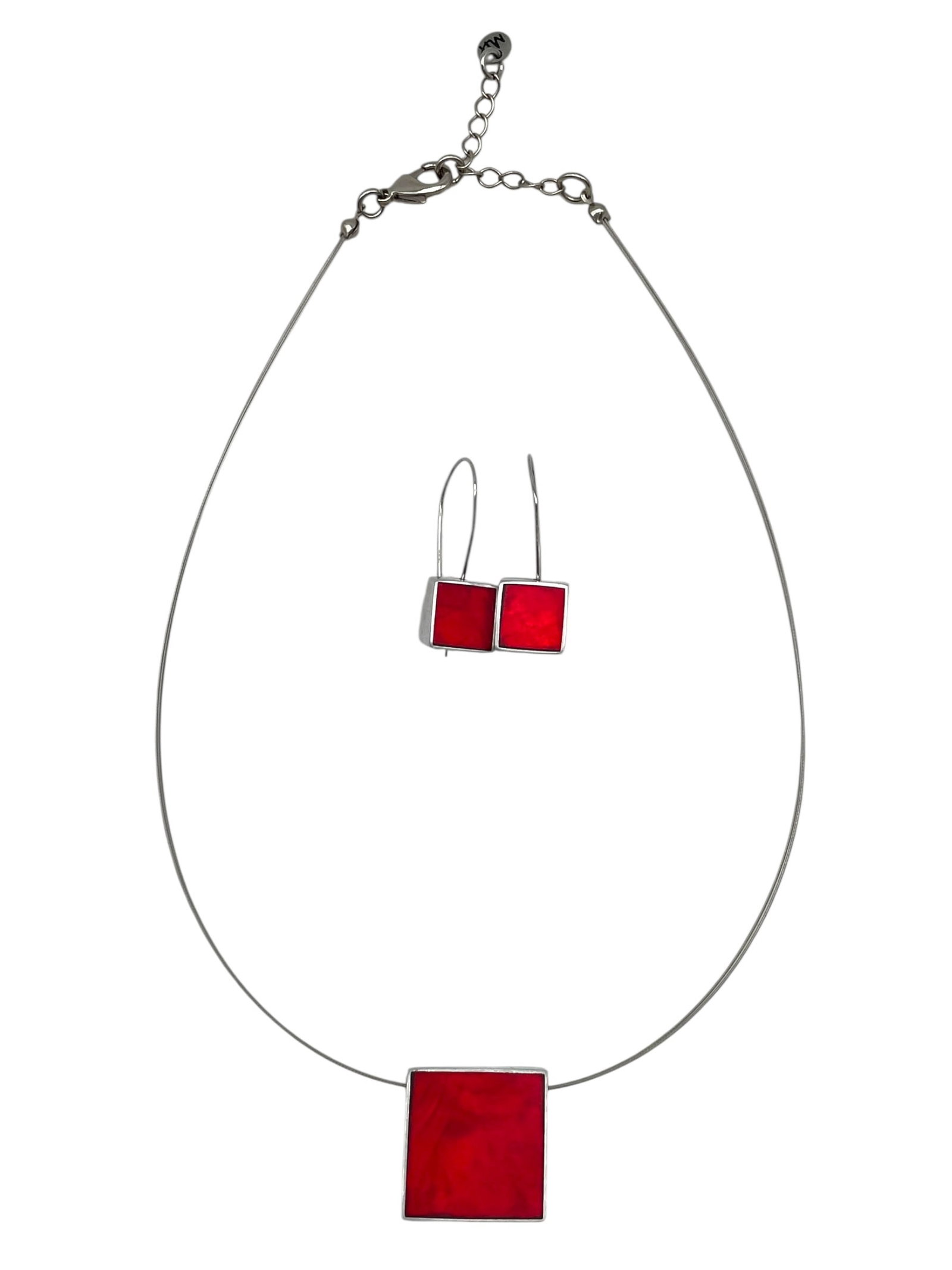 MIX CULTURE RED/PURPLE WIRE NECKLACE & EARRINGS: MIX CULTURE RED/PURPLE WIRE NECKLACE W/ MATCHING EARRINGS -VERY GOOD PRE OWNED CONDITION -NECKLACE APPROX 8", EARRINGS APPROX 1.5" -INCLUDES A NECKLACE WITH A LARGE SQUARE RED PENDANT (PURPLE ON REVER