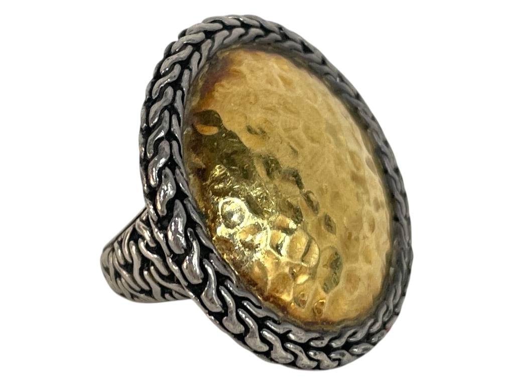 JOHN HARDY STERLING & 22K GOLD DOME RING 20G SZ7: JOHN HARDY STERLING SILVER & 22K GOLD HAMMERED DOME RING -Very good pre owned condition -925 sterling silver and 22k gold -20g total weight -Ring size 7 -A striking and substantial John Hardy mixed-me