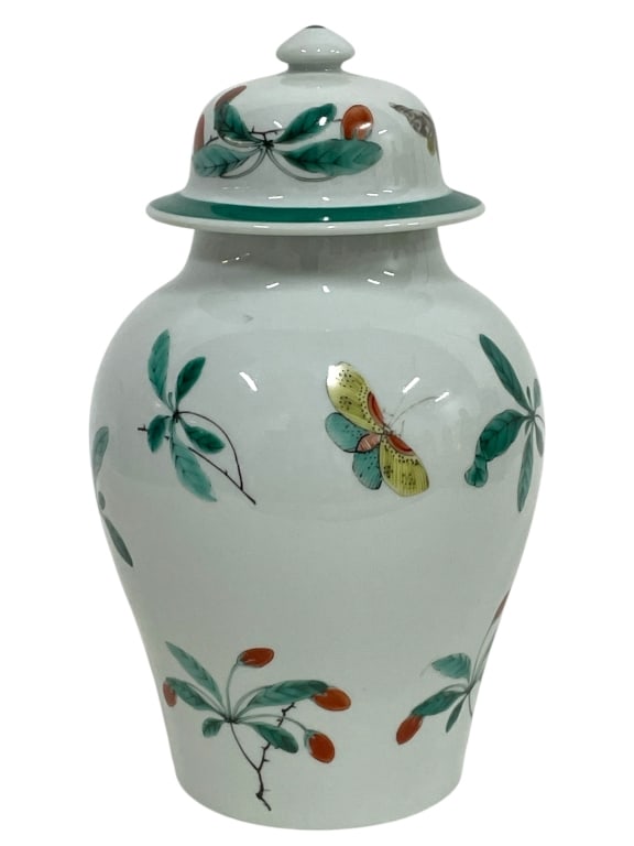 MOTTAHEDEH PORCELAIN GINGER JAR WITH LID 8": MOTTAHEDEH PORCELAIN GINGER JAR WITH LID 8" -Very good pre owned condition -Approx 8"h x 4"w -This elegant porcelain ginger jar with fitted lid was produced by Vista Alegre for Mottahedeh and features