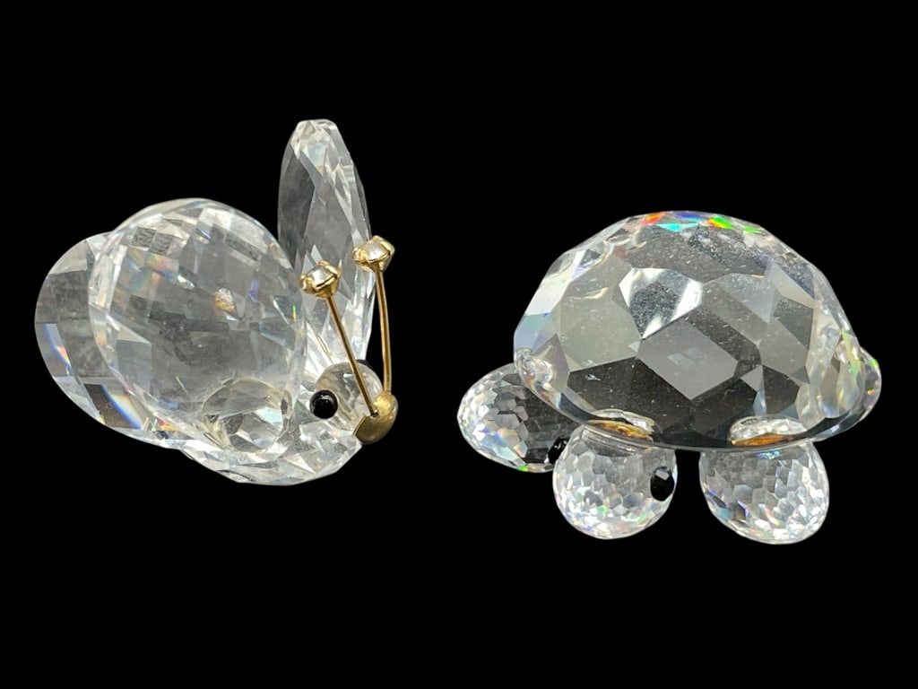PAIR OF SWAROVSKI CRYSTAL FIGURINES 1": PAIR OF SWAROVSKI CRYSTAL FIGURINES 1" -Very good pre owned condition -2 pieces -Approx 1" -Delightful pair of Swarovski faceted crystal pieces featuring a whimsical turtle and butterfly motif, crafte