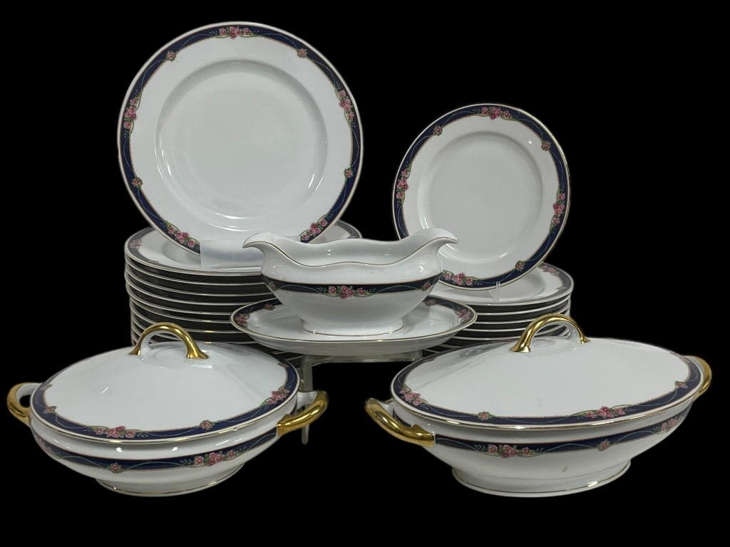 ROYAL BAYREUTH BAVARIA 24 PC CHINA DINNER SERVE: ROYAL BAYREUTH BAVARIA 24 PIECE CHINA DINNER SERVICE WITH COVERED VEGETABLES AND GRAVY BOAT -Elegant 24 piece porcelain dinnerware set by Royal Bayreuth of Bavaria, featuring a classic white ground ac