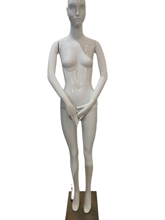6 FT FEMALE DISPLAY MANNEQUIN WITH BASE (1 of 10)
