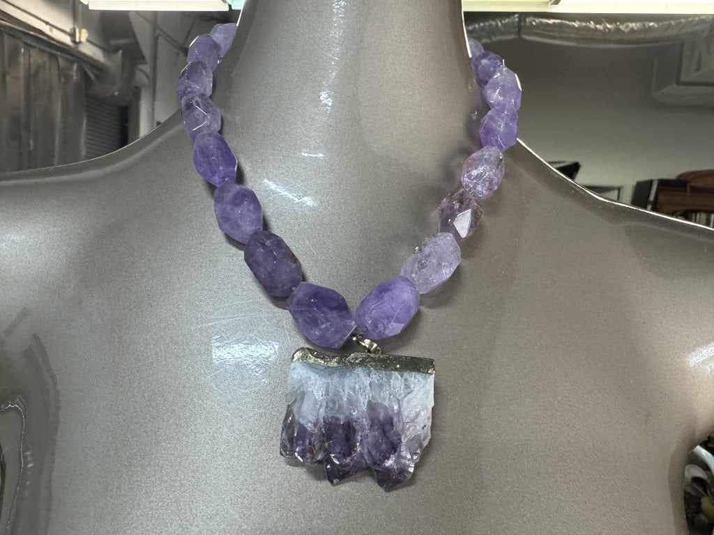 AMETHYST BEADED NECKLACE WITH RAW CRYSTAL (1 of 4)