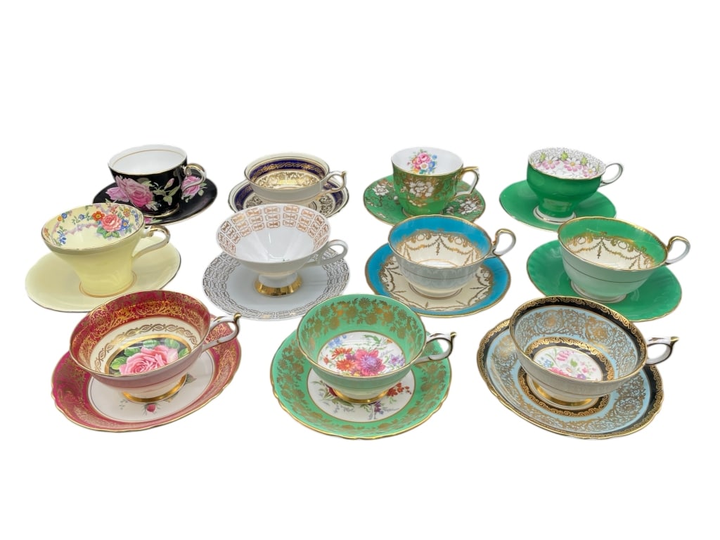 11 ASSORTED ENGLISH BONE CHINA TEACUPS & SAUCERS: ASSORTED ENGLISH BONE CHINA TEACUPS & SAUCERS – FLORAL & GILT DECOR, MIXED MAKERS -Very good pre owned condition -11 teacups and saucers -Charming assorted collection of English bone china teacups a