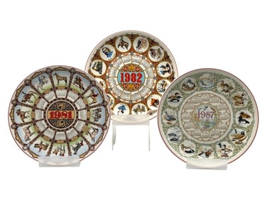 3 WEDGWOOD CALENDAR PLATES, 1981, 1982 & 1987