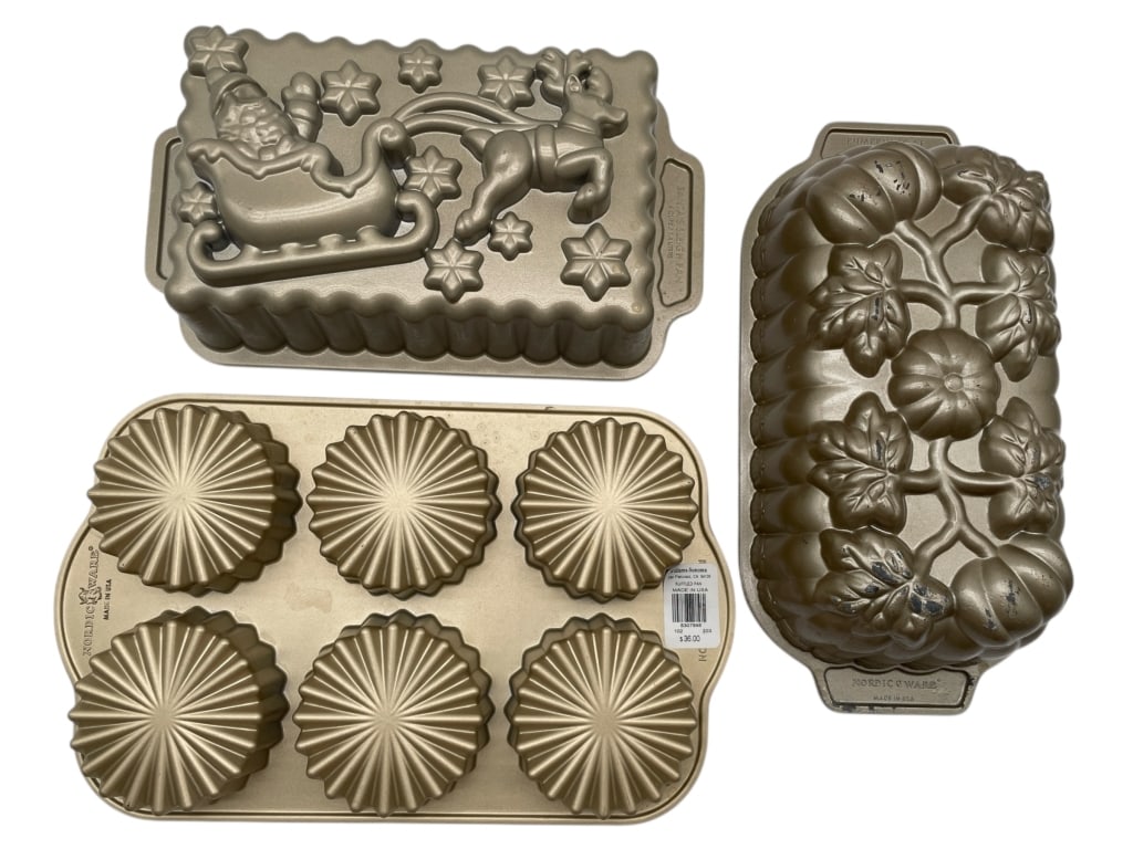 3 WILLIAMS SONOMA NORDIC WARE BAKING MOLDS (1 of 4)