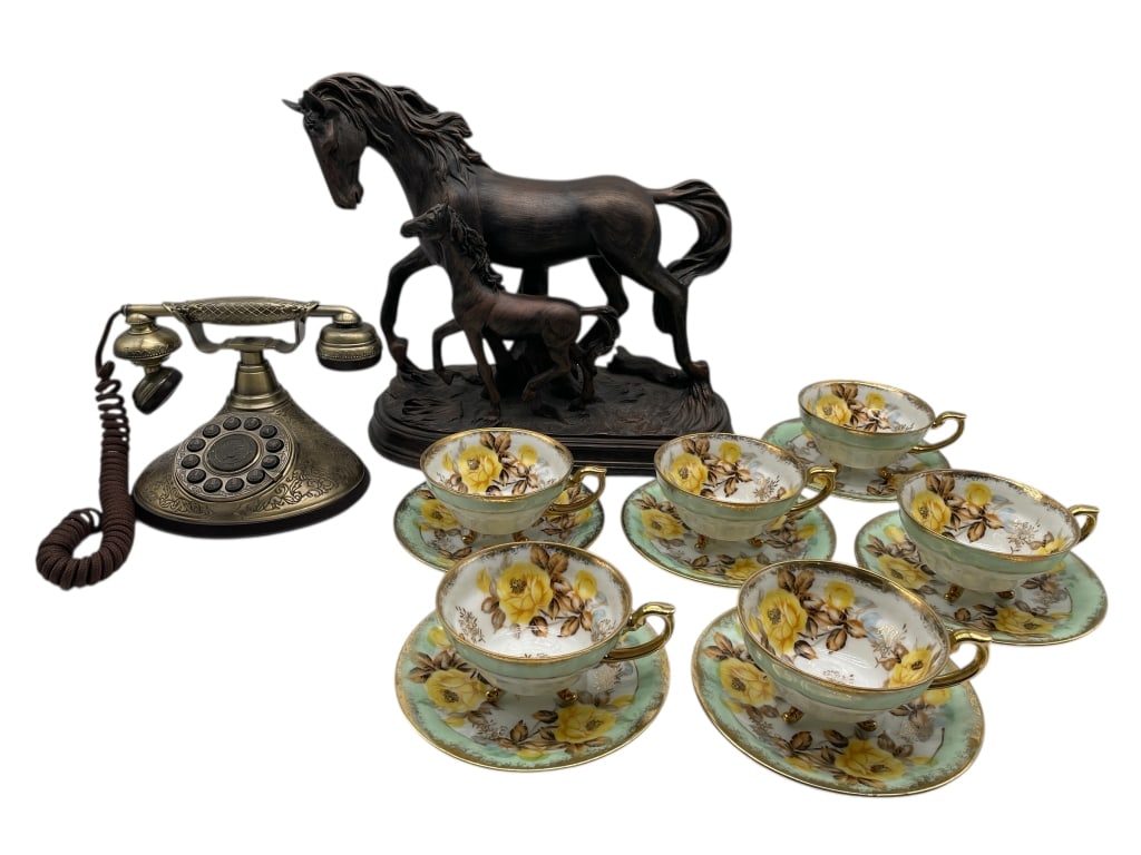 DECORATIVE VINTAGE-STYLE GROUP (1 of 9)