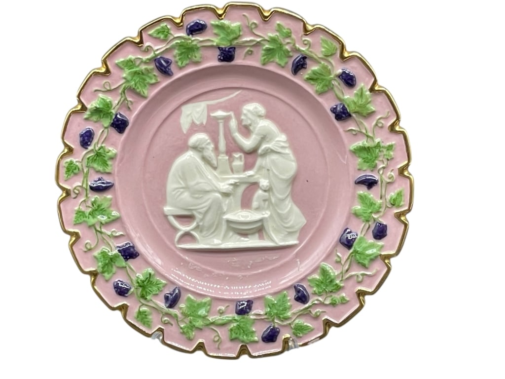 GRECIAN CAMEO MAJOLICA RELIEF PLATE 9": GRECIAN CAMEO MAJOLICA RELIEF PLATE WITH GRAPE & FIGURAL MOTIF. -Decorative porcelain plate executed in the Grecian cameo majolica style, featuring a high-relief classical figural scene at center depi
